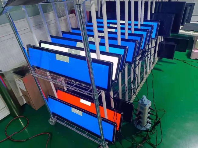 stretched lcd.jpg